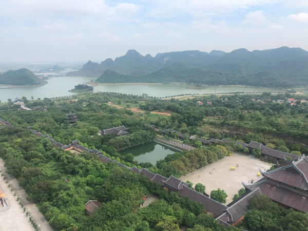 바이딘 사원 전경