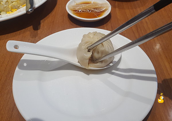 샤오롱바오 먹는 법