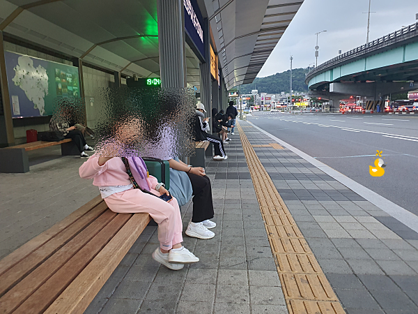 신복교차로 김해공항 리무진 정류장