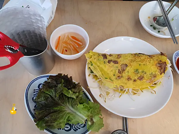 서빙되어 나온 쌀종이, 상추, 반쎄오