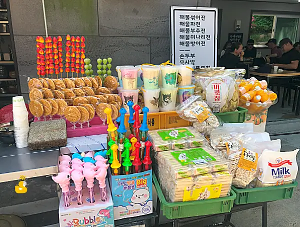 양산 법기수원지 리즈푸드 식당 앞 매대에서 팔던 주전부리 사진