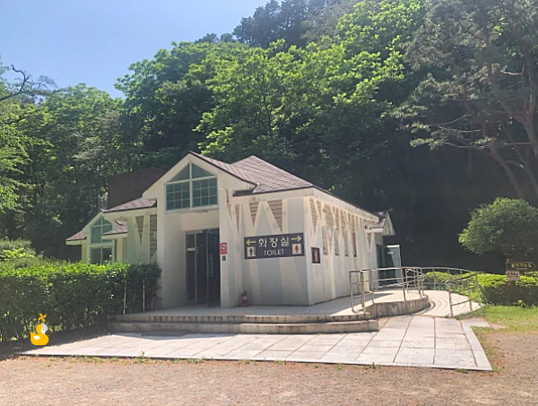 양산 법기수원지 내 화장실