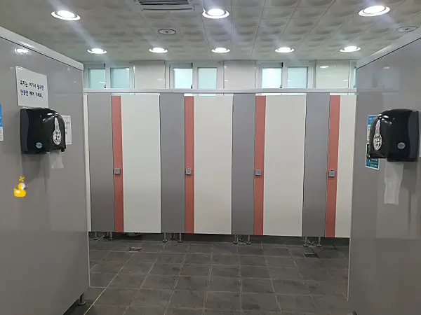 직지사 공중화장실 여자화장실 내부