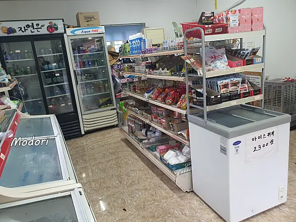 밀양표충오토캠핑장 왼쪽 진열대