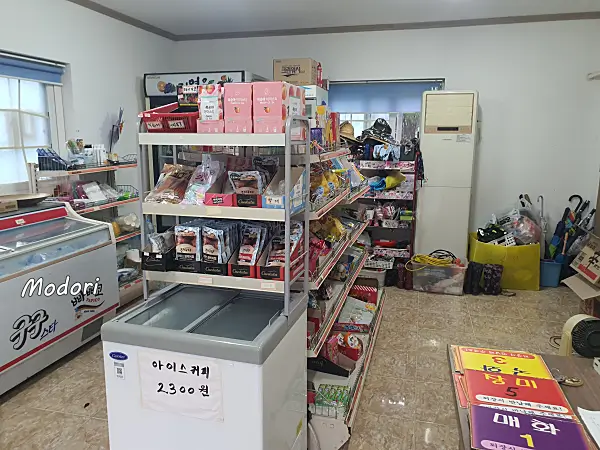 밀양표충오토캠핑장 오른쪽 진열대