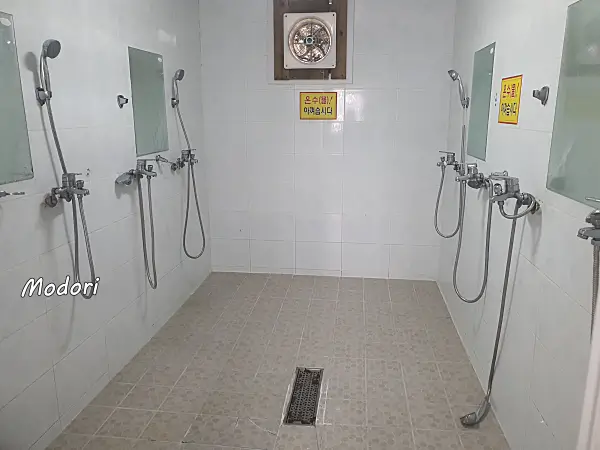 밀양표충오토캠핑장 관리동A 여자샤워실 내부