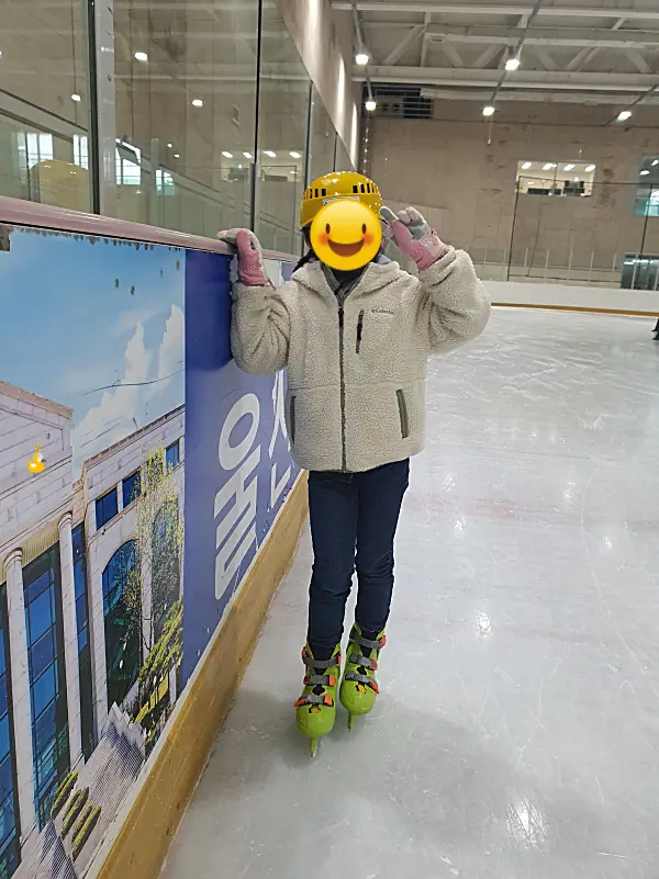울산과학대 아이스링크장에서 스케이트 타는 아이