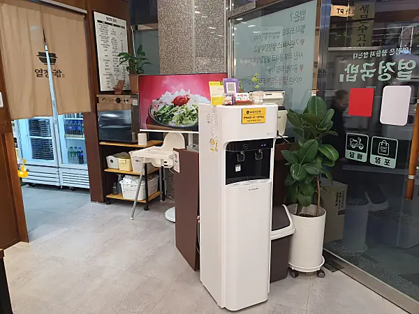 울산대 맛집 열정국밥 계산대와 정수기