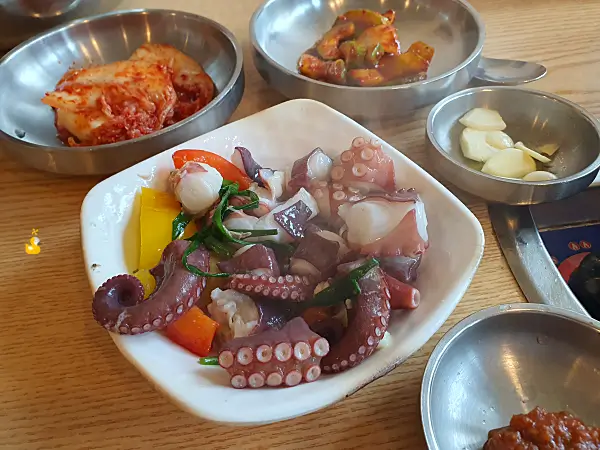 직원이 손질해 준 문어