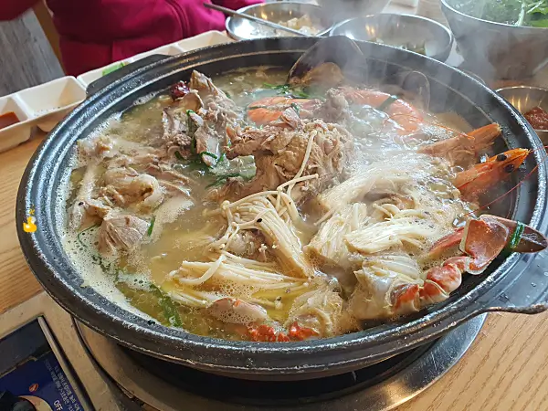 직원이 손질해 준 황제백숙