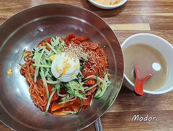 울산 맛집 무거동 삼산밀면의 비빔면과 육수