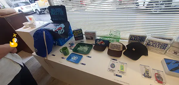 카페 사나고에서 구입할 수 있는 다양한 굿즈들