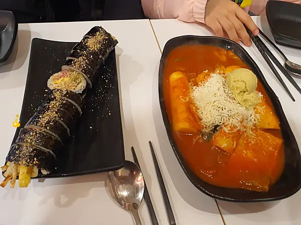 핸떡분식 김밥과 눈꽃치즈 떡볶이