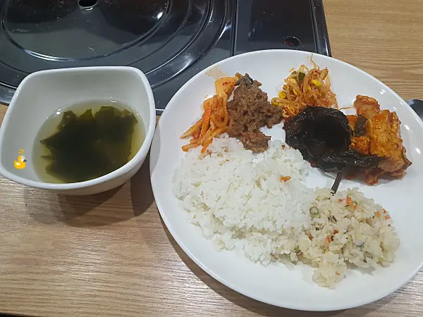 둔산 그레이톤 호텔에서 먹은 내 조식 접시 사진