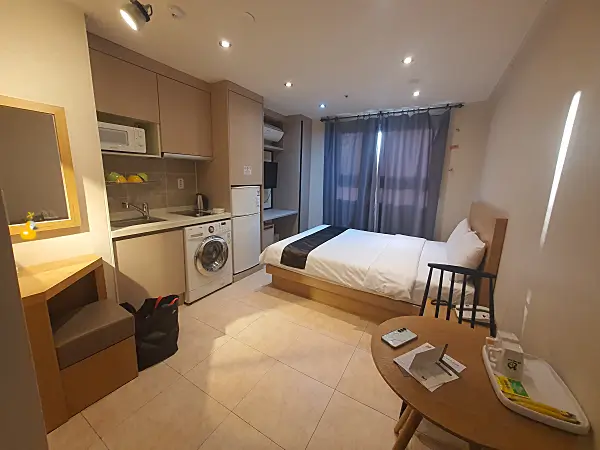 둔산 그레이톤 호텔 스탠다드 더블 베드룸 전경 