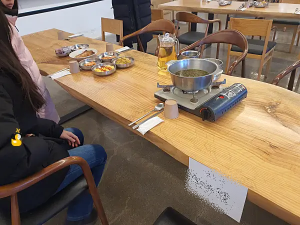 홍천 모둘자리 식당 아침식사가 준비되어 있는 모습