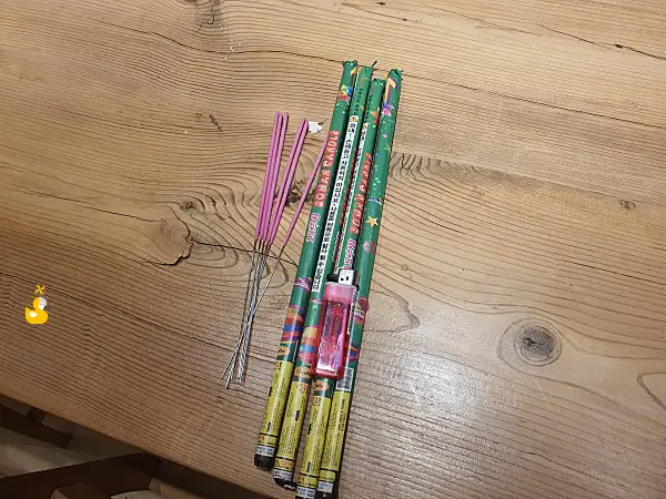 홍천 모둘자리 카페에서 받은 폭죽