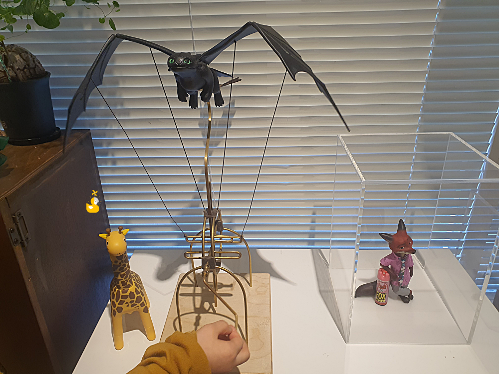 3D펜으로 만든 투스리스와 닉 와일드, 이름 모를 기린