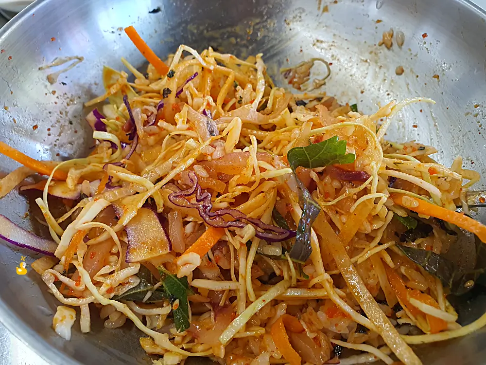 회덮밥을 비빈 모습