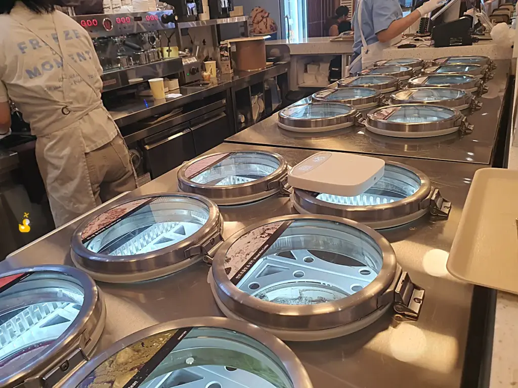 벤슨 서울역점 아이스크림이 담긴 냉장고