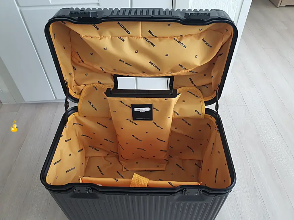 브라이튼 캐리어 15인치 탑도어를 연 모습