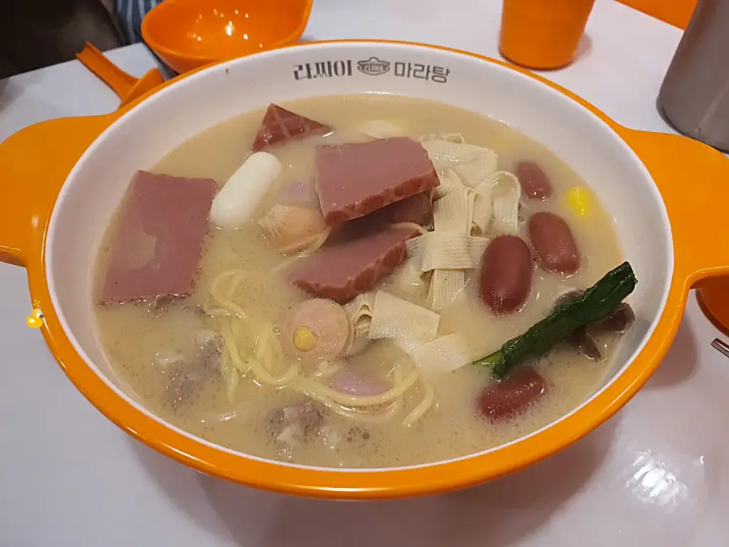 맵기 0단계 담백한 맛으로 주문한 뽀얀 국물의 마라탕