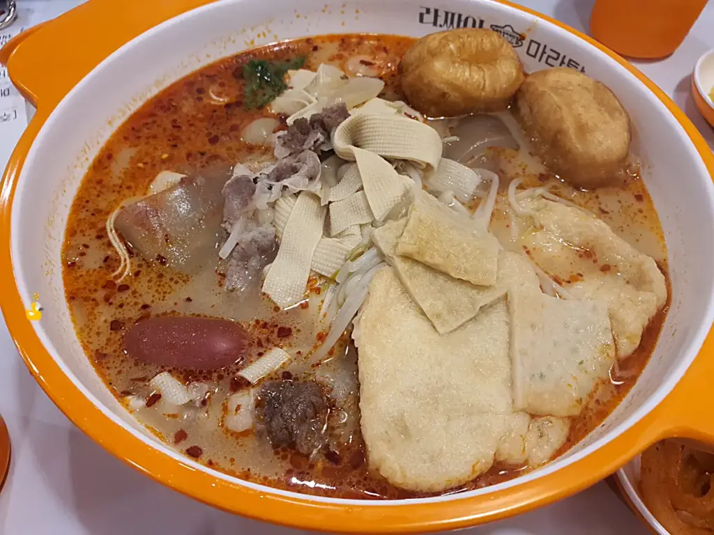 맵기 1단계 신라면 정도의 맵기로 주문했던 빨간 국물의 마라탕