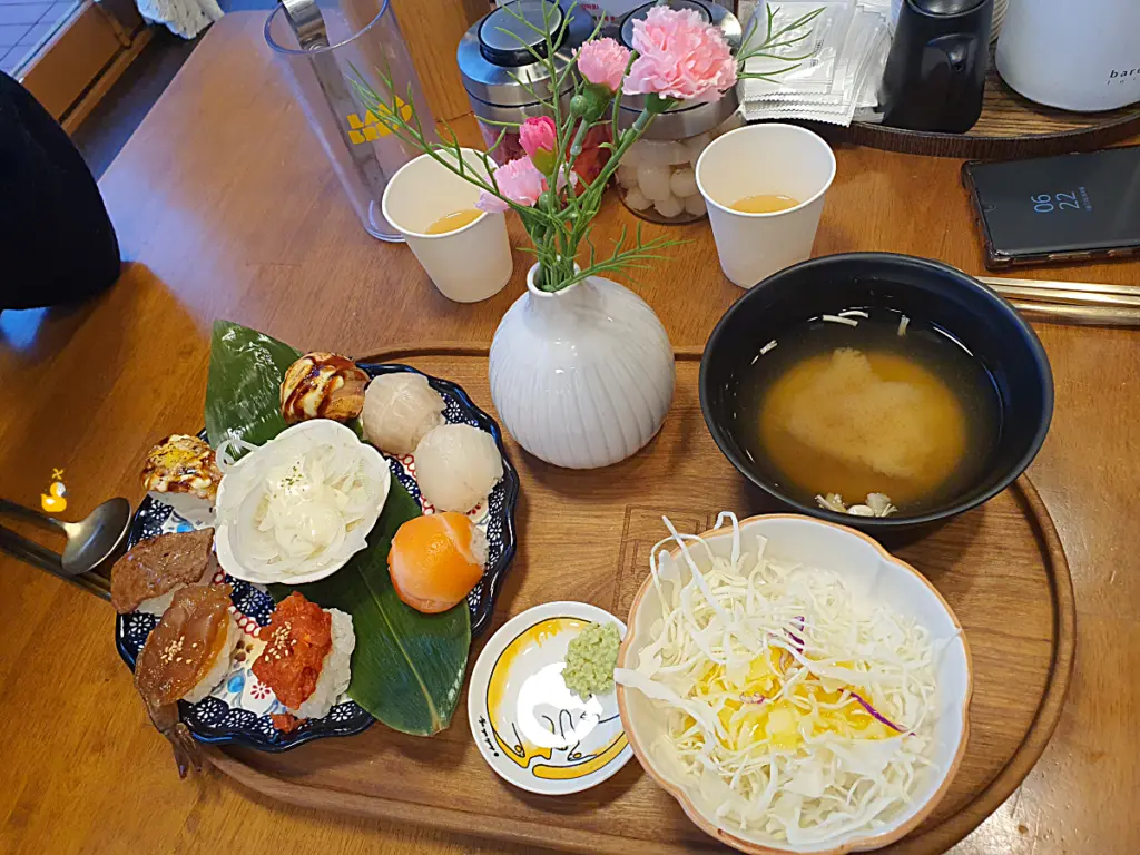 궁거랑 연어마을 모둠 왕방울 초밥 한상 차림