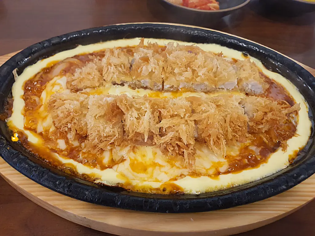 울산대 후문 하루애 돈부리의 철판 접시 위에서 지글거렸던 철판치즈돈가스