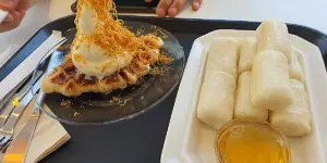 vibee 카페의 가래떡 구이와 꿀 아이스크림 크로플